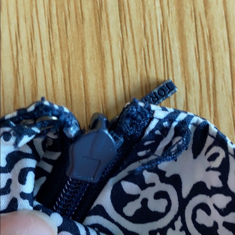 Tory Burch pleated navy and white  skirt 12 - Picture 14 of 14